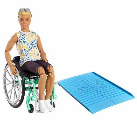 Muñeca Ken Fashionista con silla de ruedas y rampa