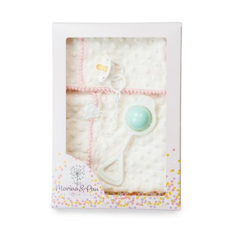 Manta, sonajero y chupete